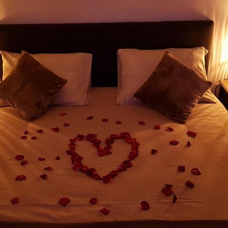 Love Room Jaccuzi Puisserguier Exterior foto