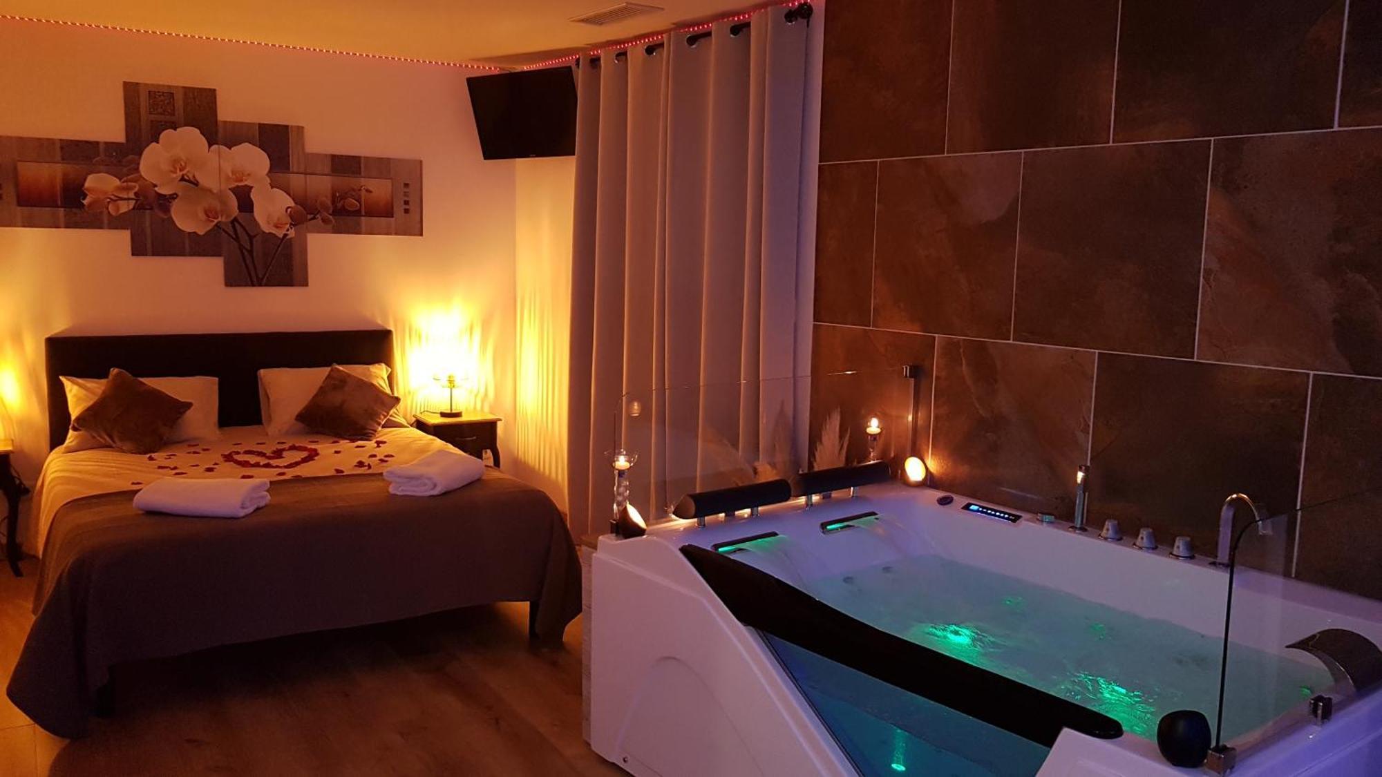 Love Room Jaccuzi Puisserguier Exterior foto