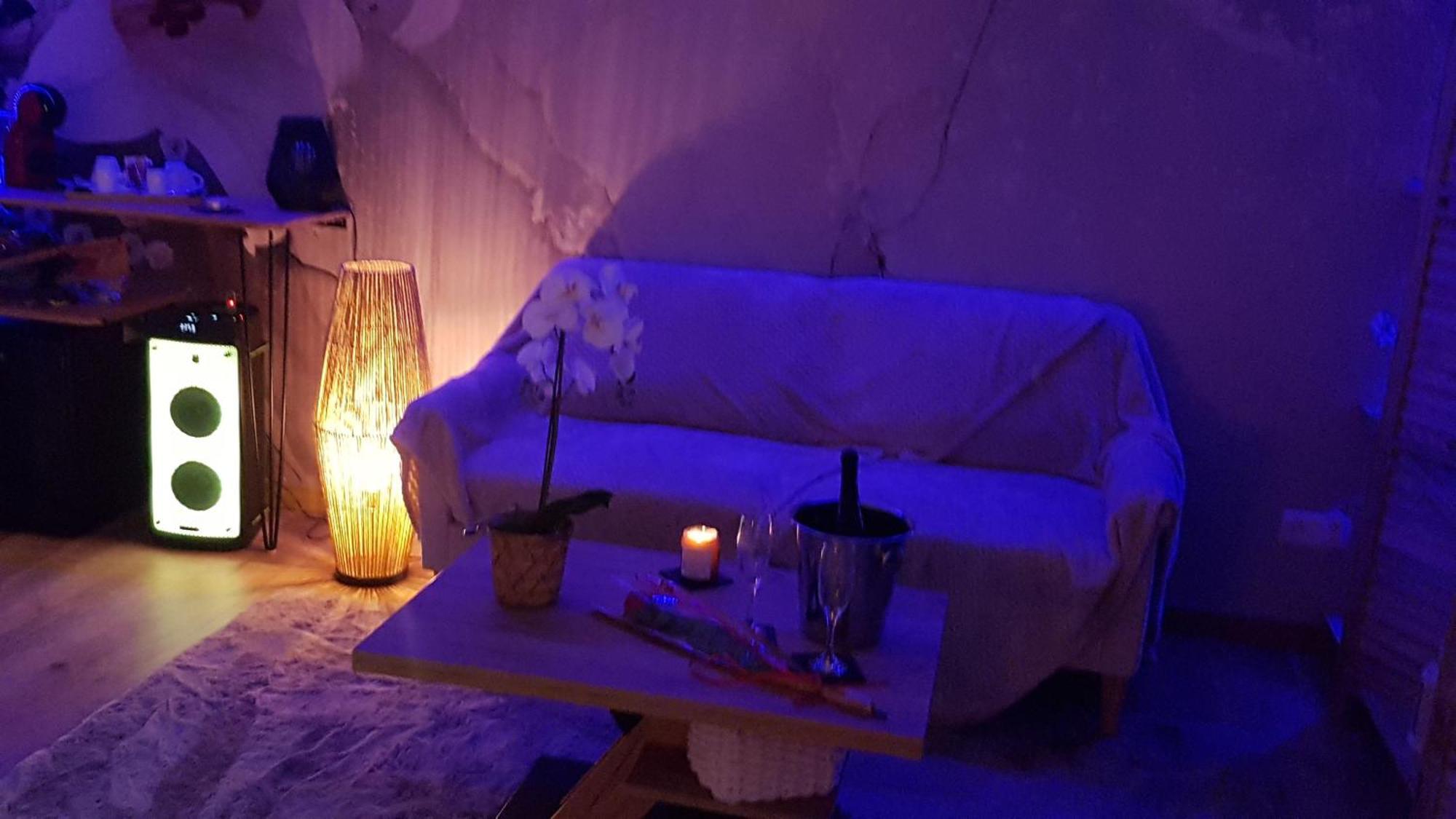 Love Room Jaccuzi Puisserguier Exterior foto